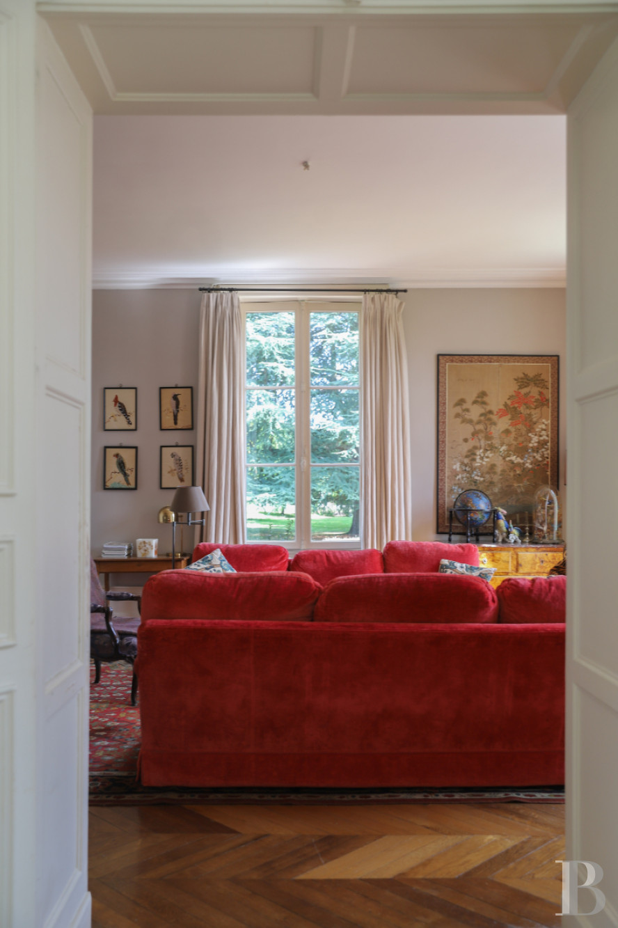 Dans le Perche, au nord-est de Bellême, une maison des 18e et 19e siècle au milieu de grands arbres  - photo  n°16